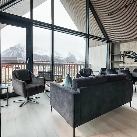Beautiful Waterfront Apartment In Henningsvaer Apartment